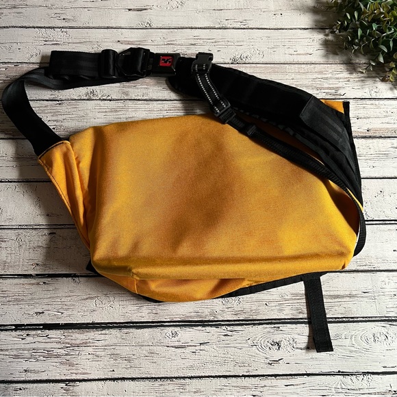 Limited Edition Chrome Mini Metro Messenger Bag - Picture 7 of 17